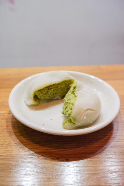 Mochi relleno de helado matcha