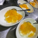 Un plato de postre.