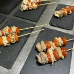 Platos de yakitori.